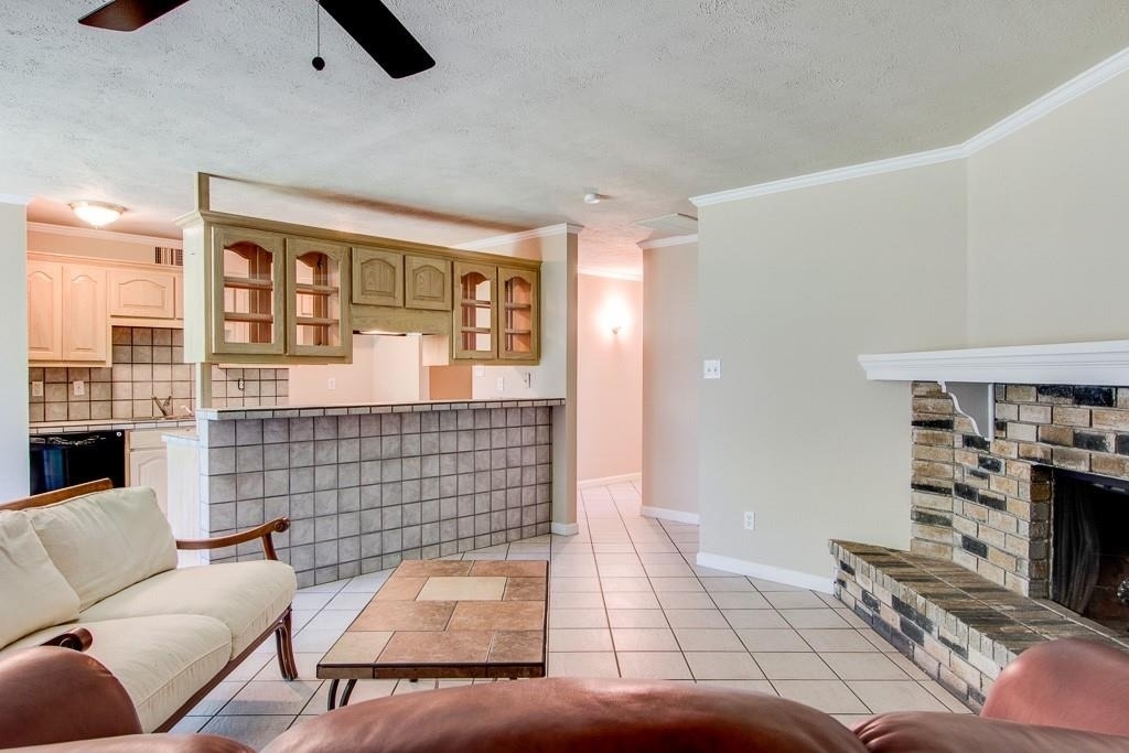 631 Valley View Drive - Photo 3