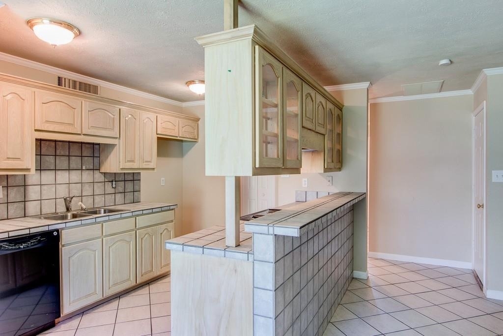 631 Valley View Drive - Photo 5