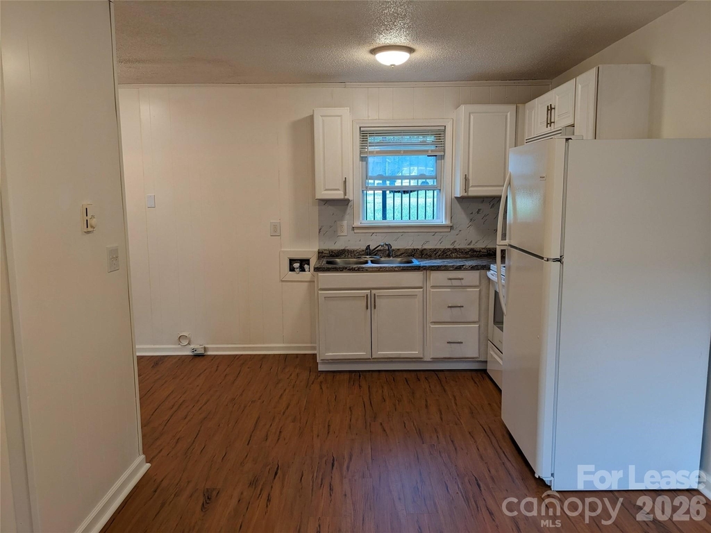 1045 Cleveland Avenue - Photo 2