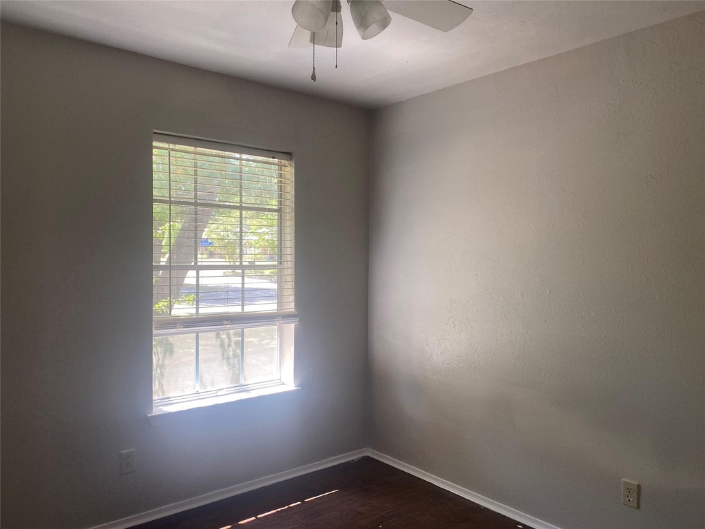423 Shady Brook Place - Photo 13