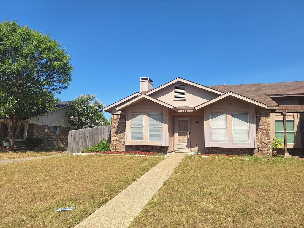 3946 Queens Court - Photo 0