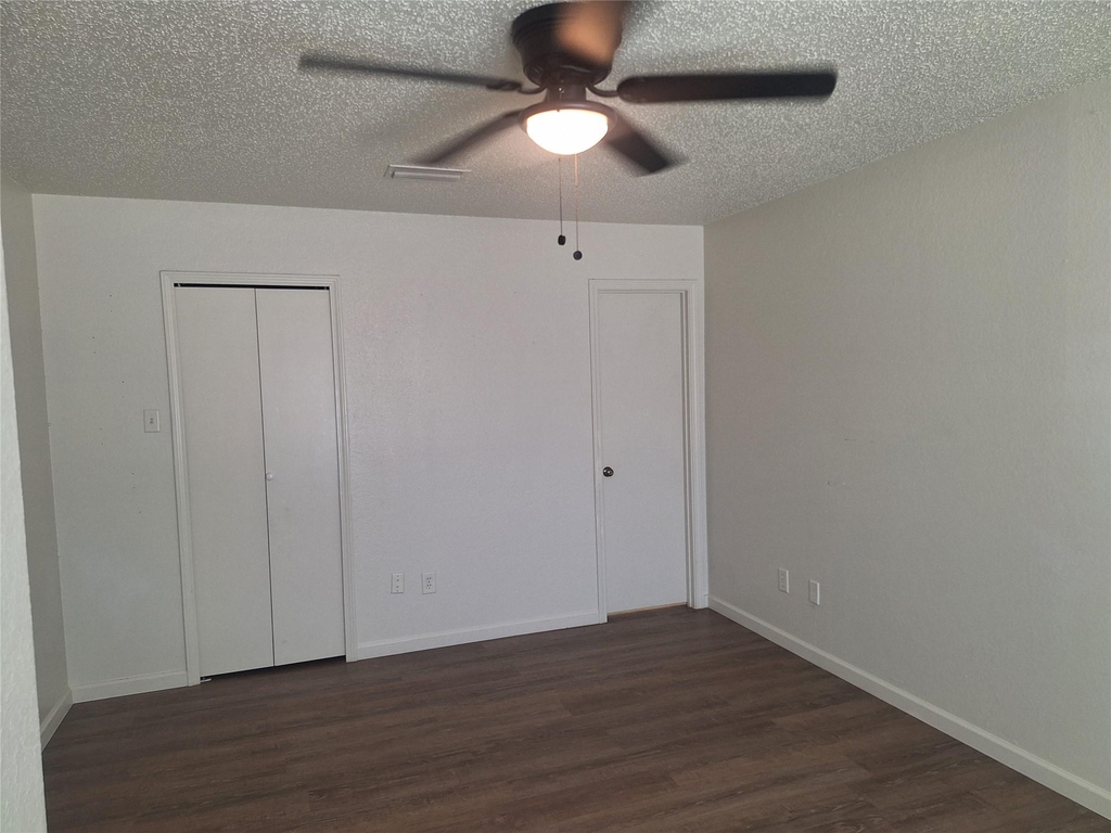 3946 Queens Court - Photo 11
