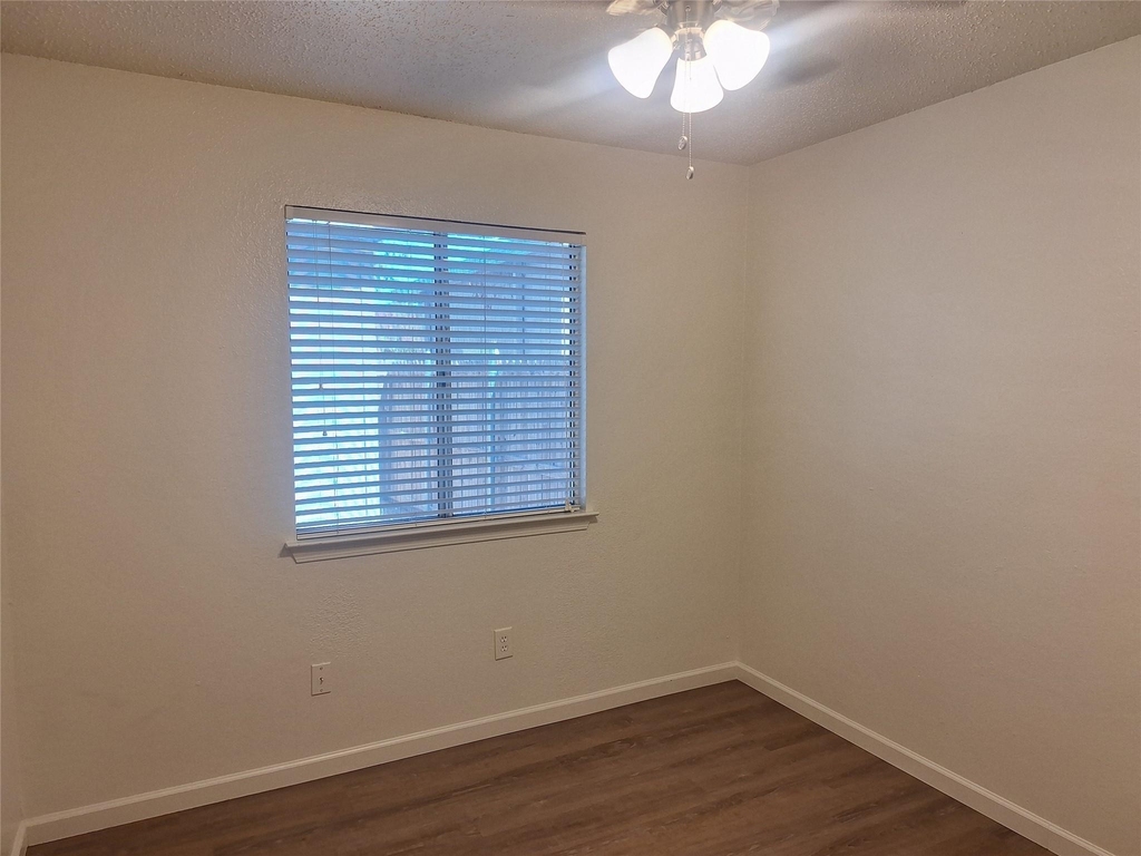 3946 Queens Court - Photo 19