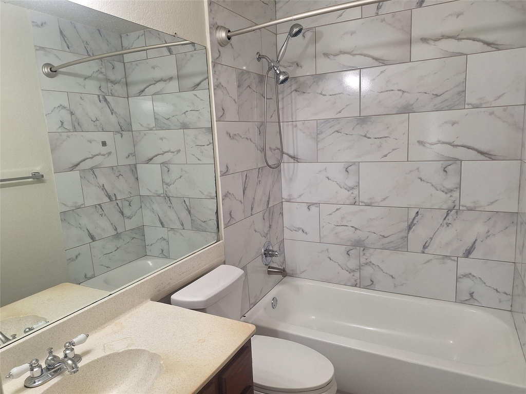 3946 Queens Court - Photo 13