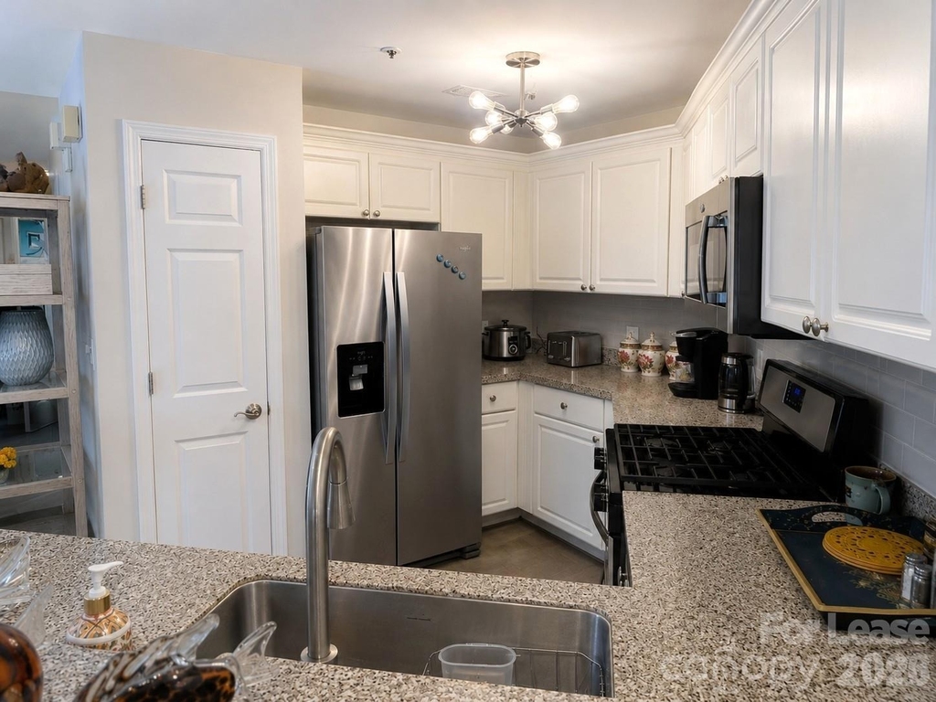 18015 Kings Point Drive - Photo 3