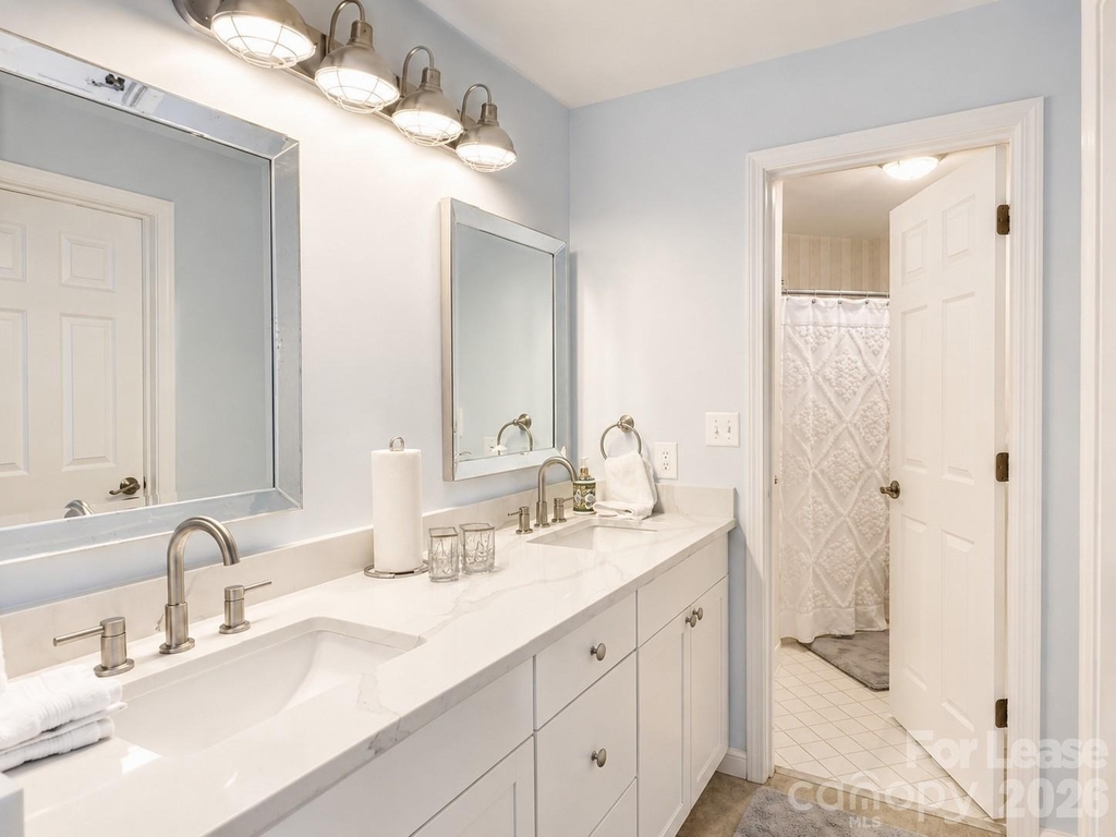 18015 Kings Point Drive - Photo 17