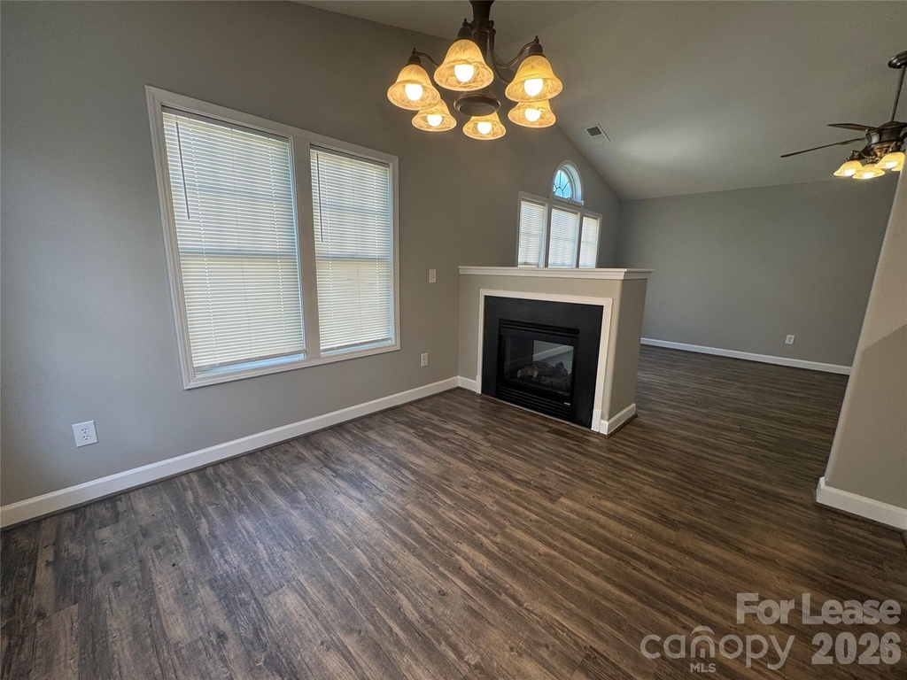 124 Crestwood Drive - Photo 2