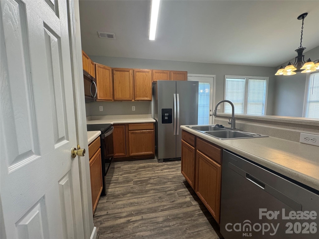 124 Crestwood Drive - Photo 4