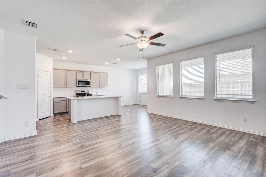 14801 Holster Trail - Photo 6