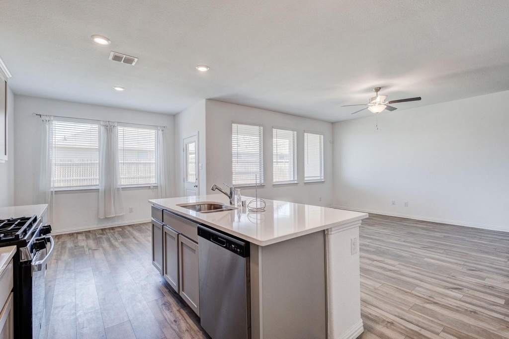 14801 Holster Trail - Photo 16