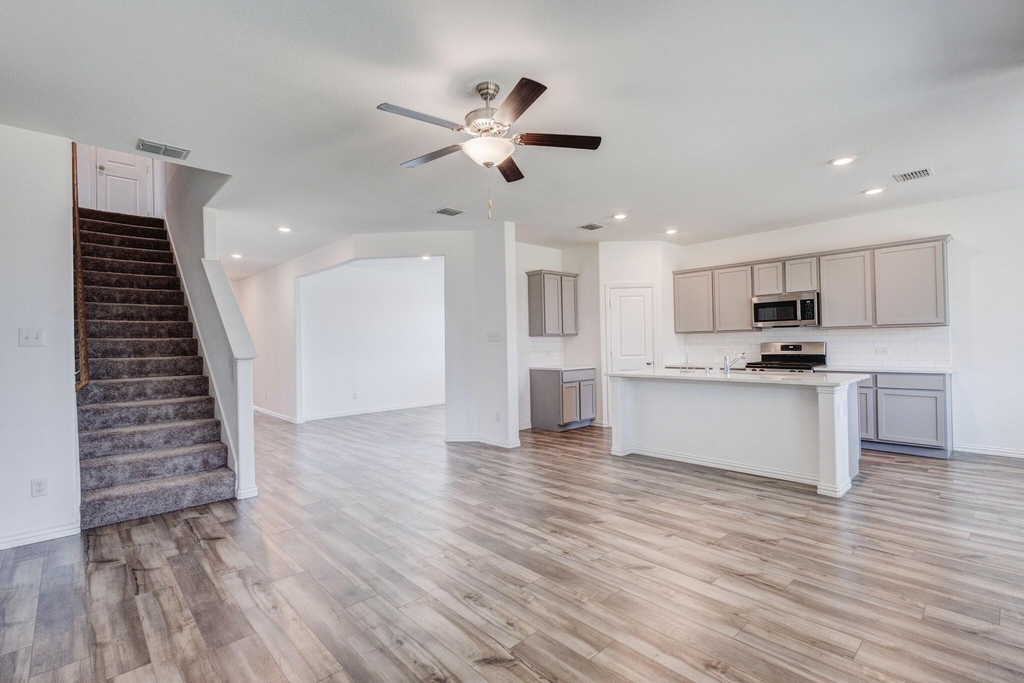 14801 Holster Trail - Photo 9