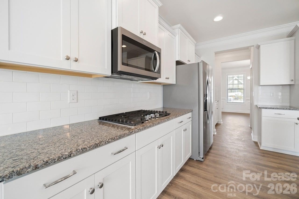 1024 Arbury Way - Photo 8