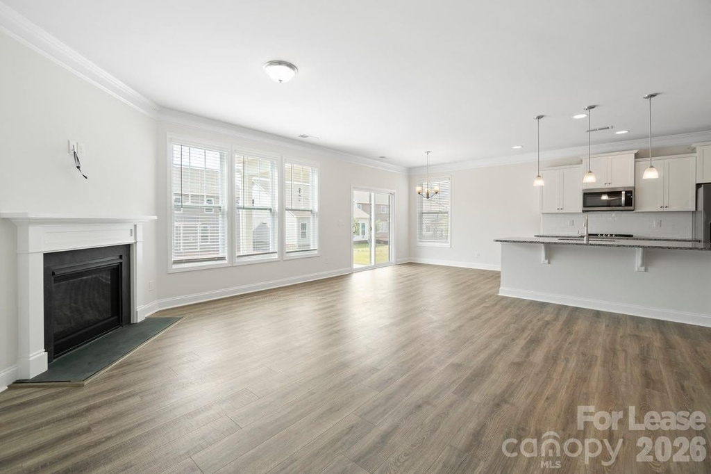 1024 Arbury Way - Photo 4