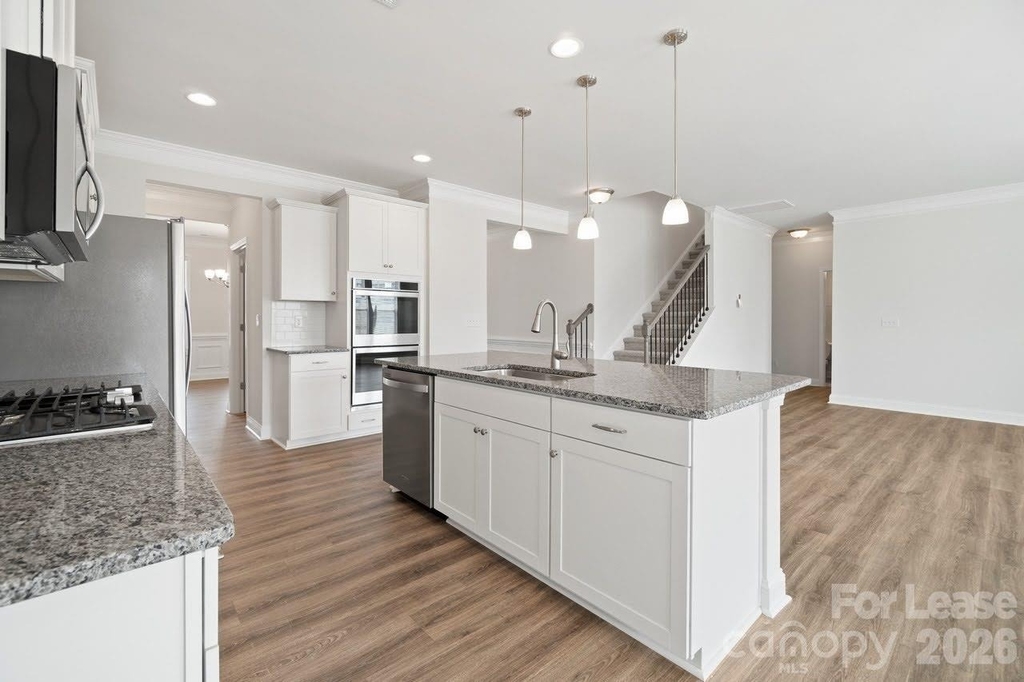 1024 Arbury Way - Photo 9