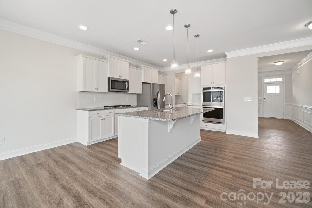 1024 Arbury Way - Photo 7