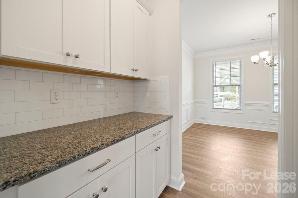 1024 Arbury Way - Photo 10