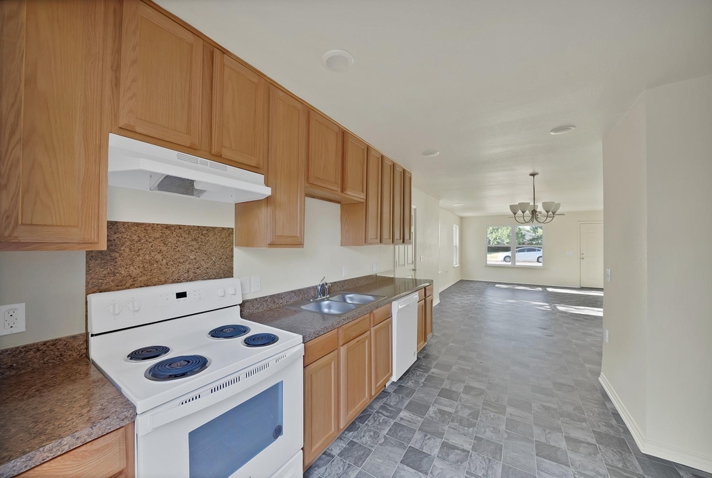 1415 E Jefferson Avenue - Photo 6