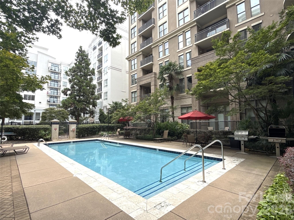 718 W Trade Street - Photo 13