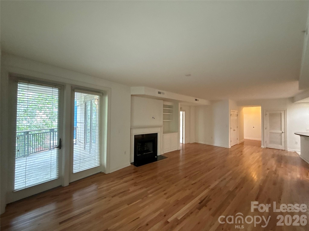 718 W Trade Street - Photo 5