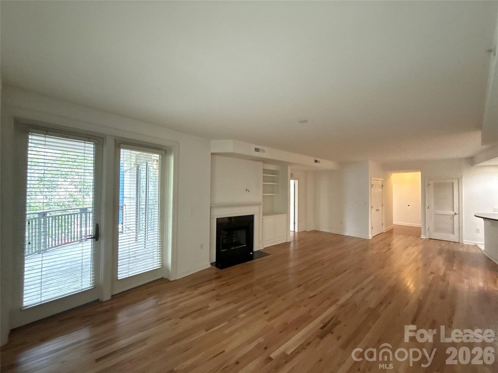 718 W Trade Street - Photo 6