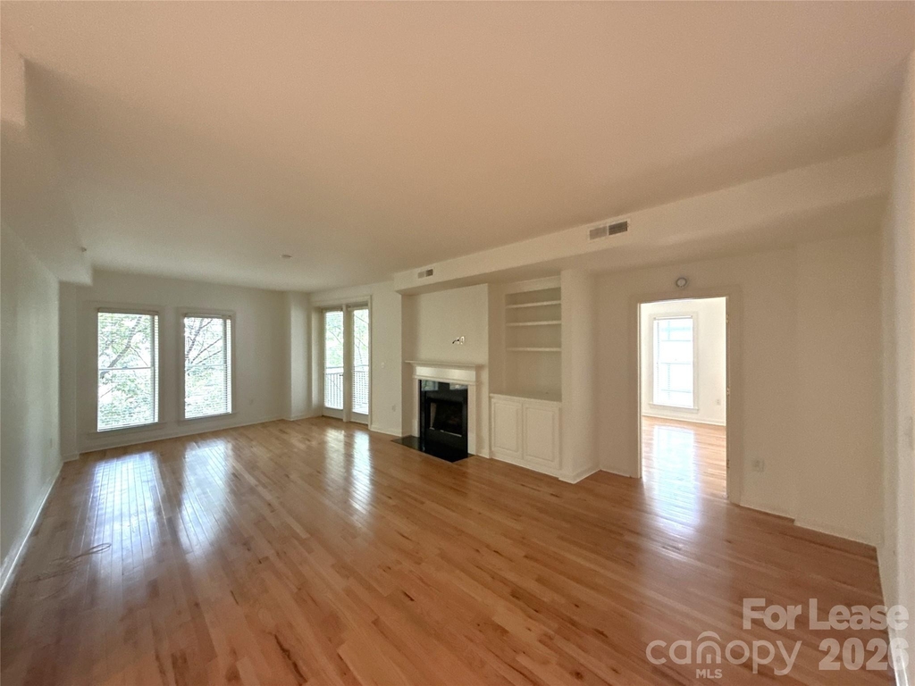 718 W Trade Street - Photo 2