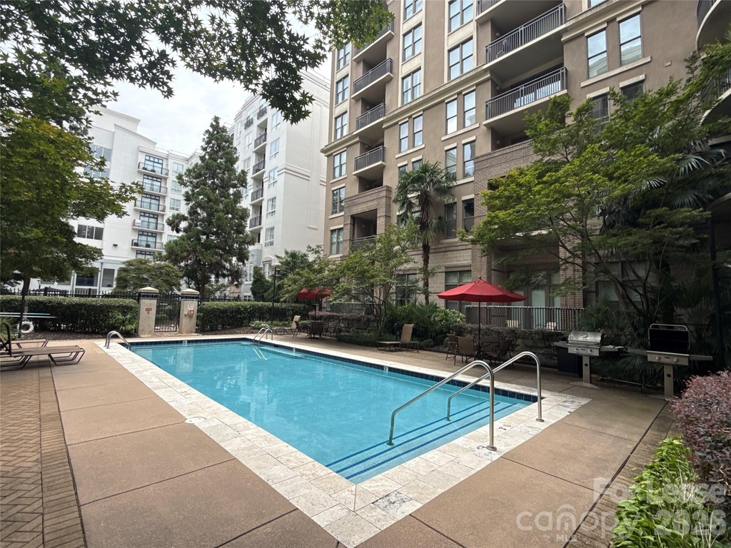 718 W Trade Street - Photo 12