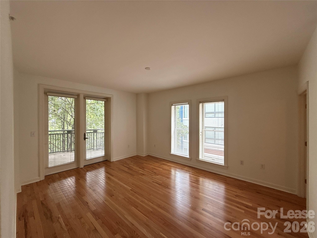 718 W Trade Street - Photo 6