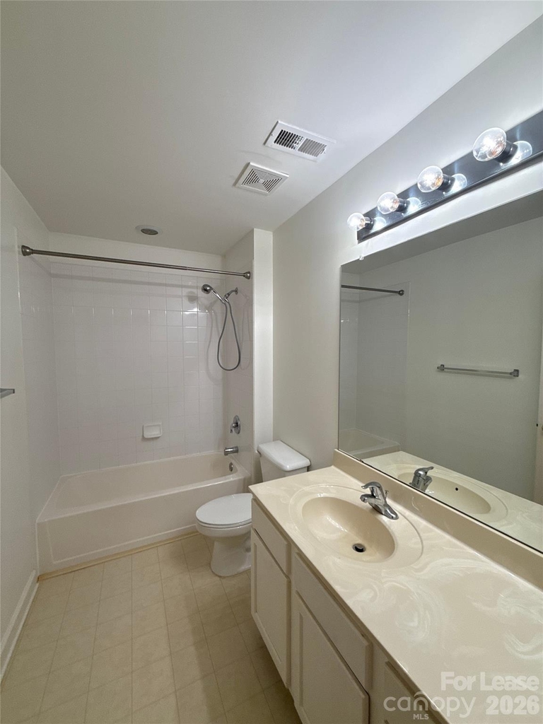 718 W Trade Street - Photo 9