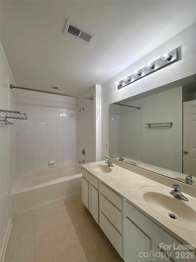 718 W Trade Street - Photo 7