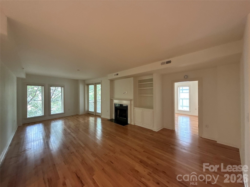 718 W Trade Street - Photo 1