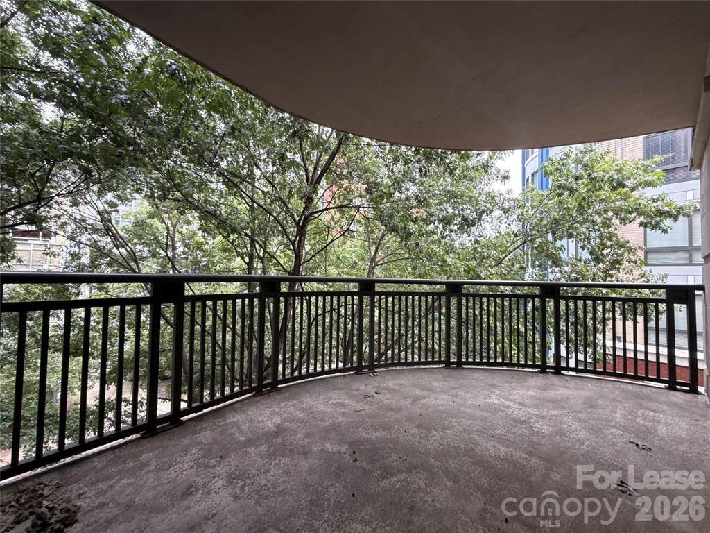 718 W Trade Street - Photo 11