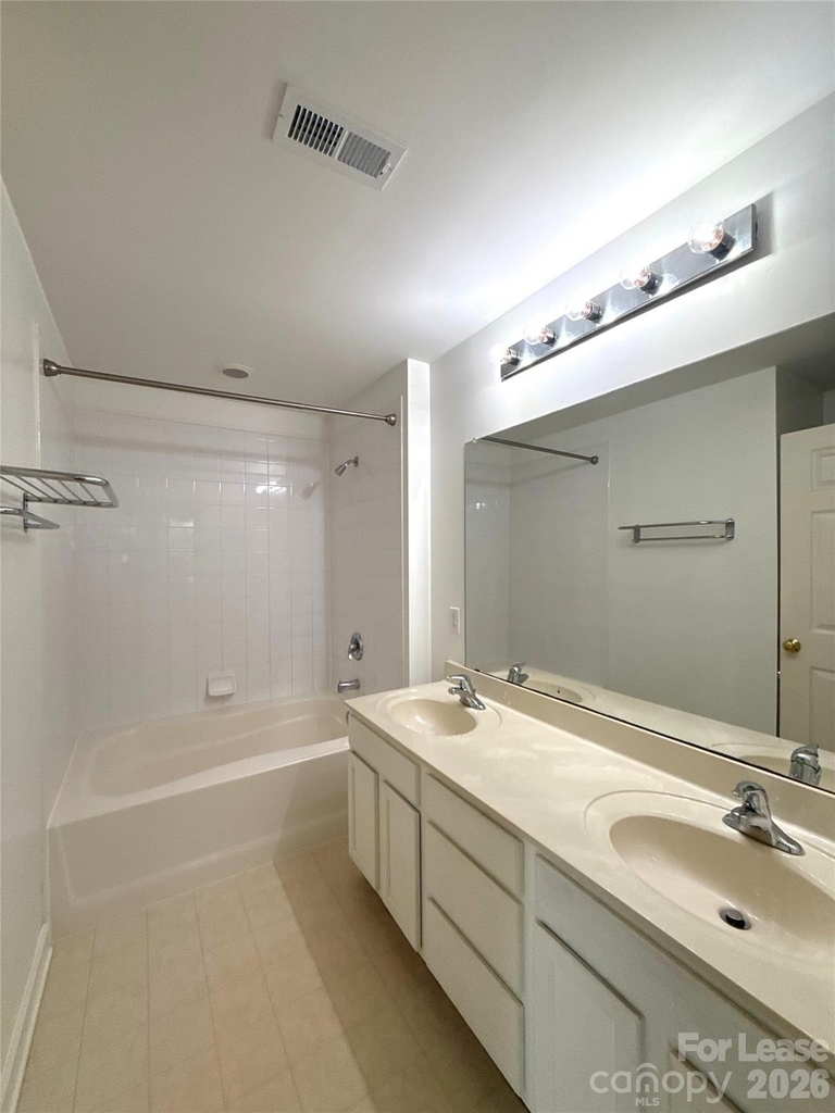 718 W Trade Street - Photo 8