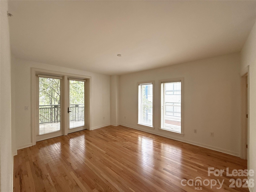 718 W Trade Street - Photo 7