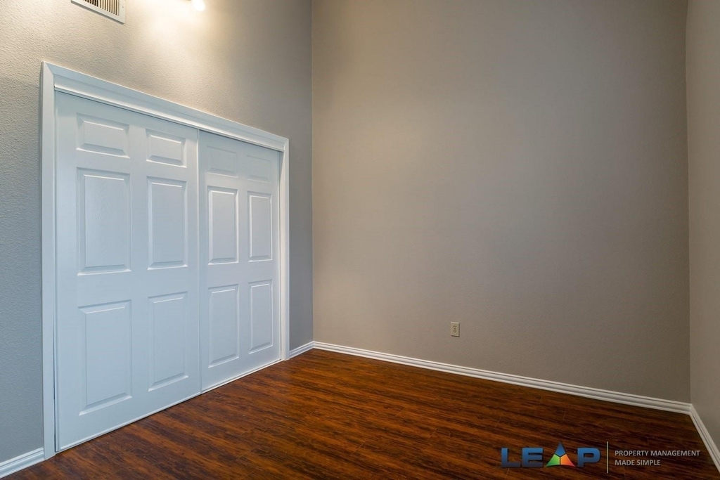 565 Hunters Glen Street - Photo 22
