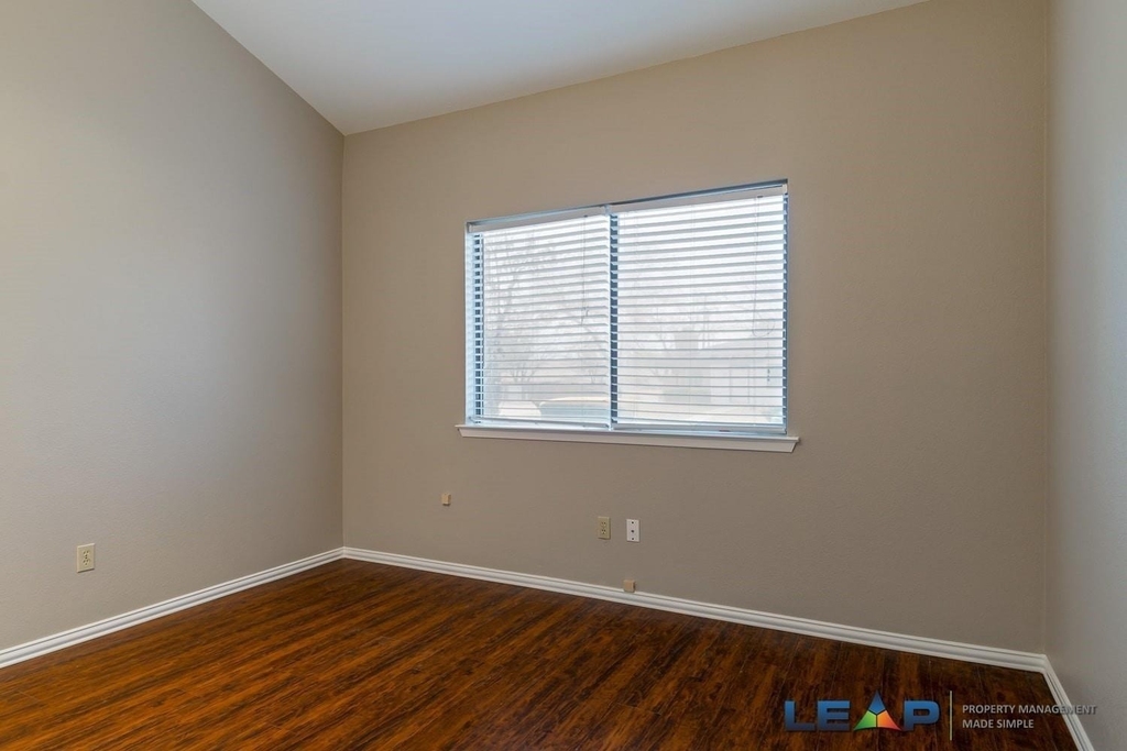 565 Hunters Glen Street - Photo 23