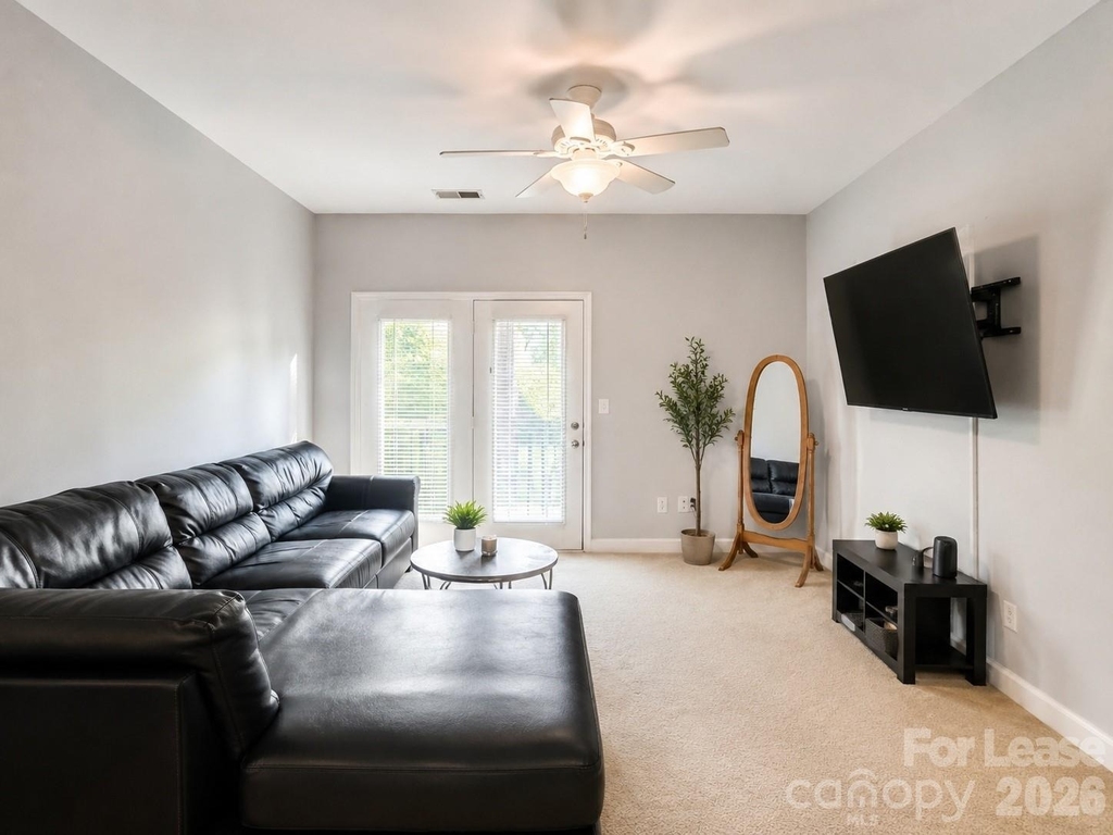 9813 Hyde Glen Court - Photo 4