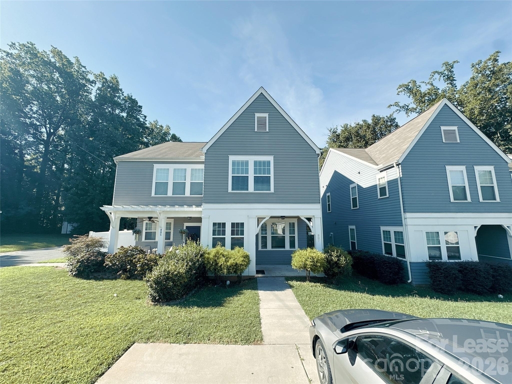 807 Mcarthur Avenue - Photo 0