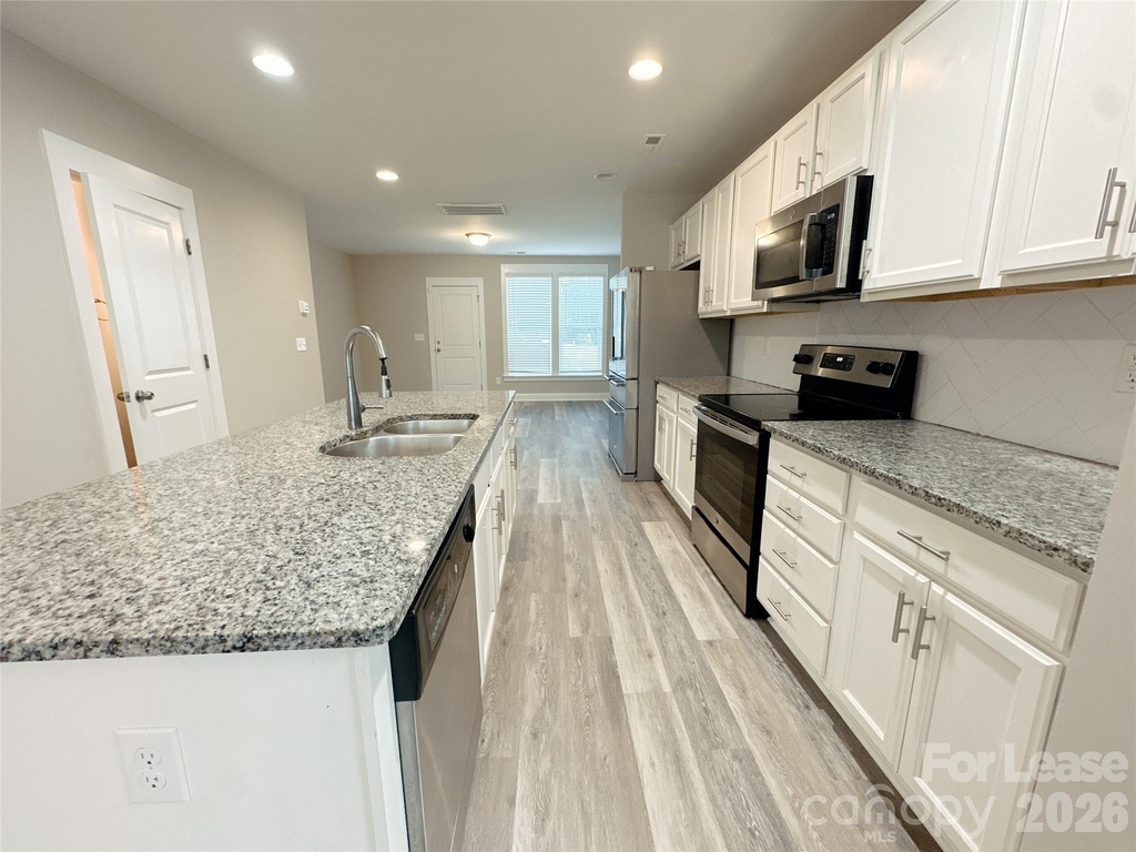 807 Mcarthur Avenue - Photo 2
