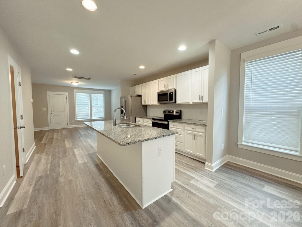 807 Mcarthur Avenue - Photo 1