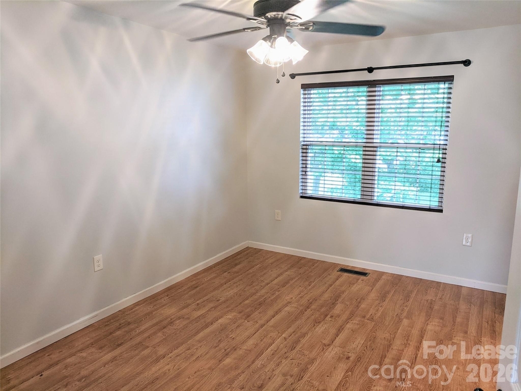 322 Clover Street - Photo 15