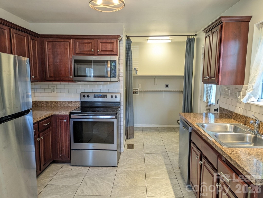 322 Clover Street - Photo 4