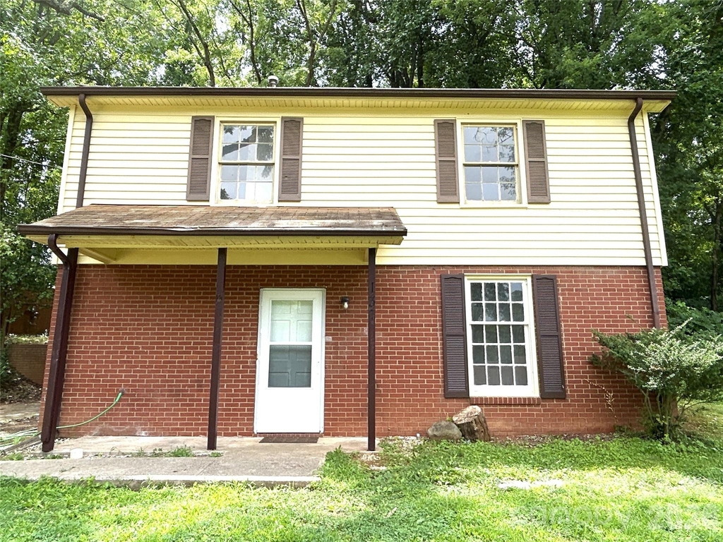 137 Sleepy Hollow Road - Photo 0