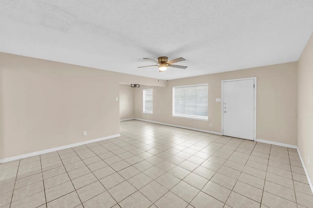 3024 Tudor Lane - Photo 5