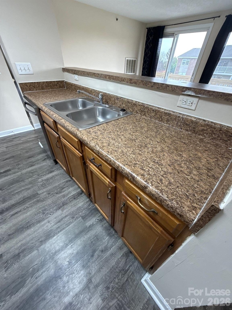 1604 Arlyn Circle - Photo 5