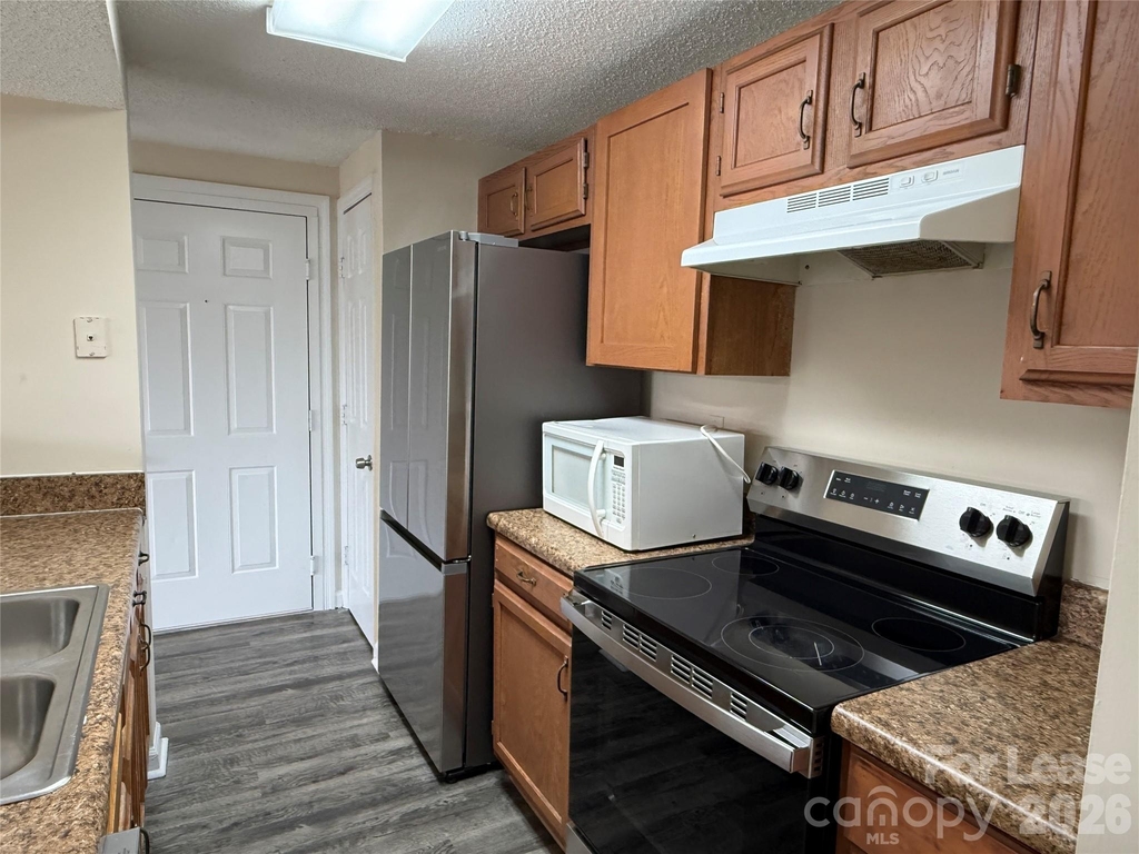 1604 Arlyn Circle - Photo 4