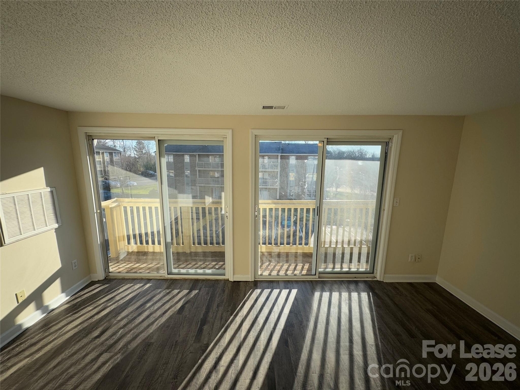 1604 Arlyn Circle - Photo 2