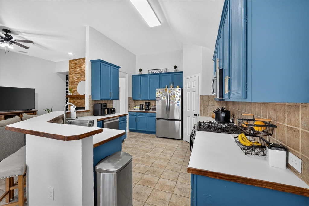9906 Ashmont Drive - Photo 8