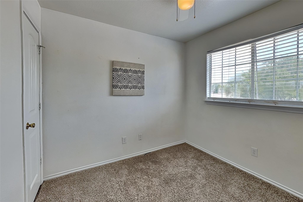 905 Fairbanks Circle - Photo 8