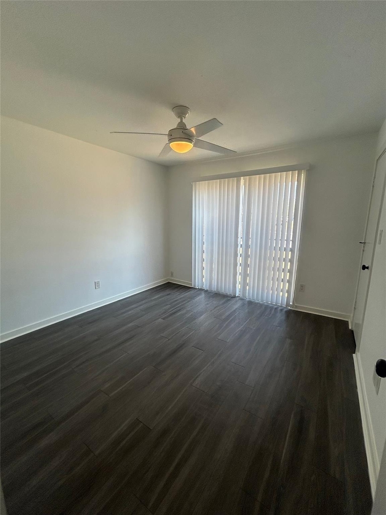 321 E 8th Street - Photo 6