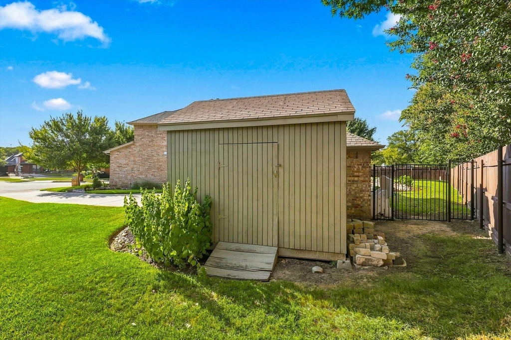 8809 Hedge Row Court - Photo 37